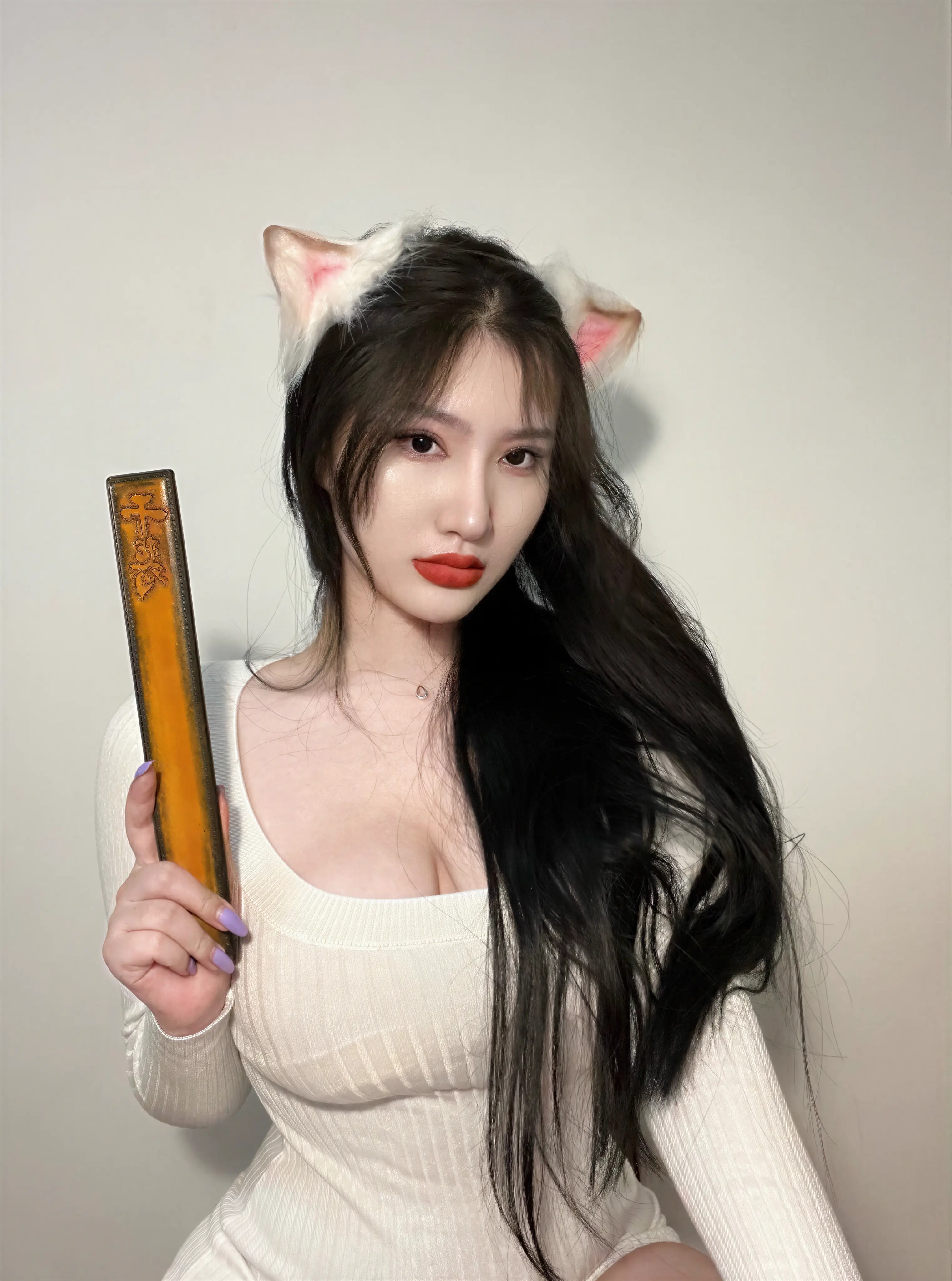 lelepigbaby – 白色包臀紧身 14P